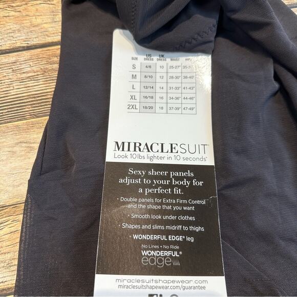 Miraclesuit Surround Support High Waist Shaping Shorts in Black Medium - Picture 3 of 4